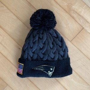 New era “salute to service” Patriots beanie